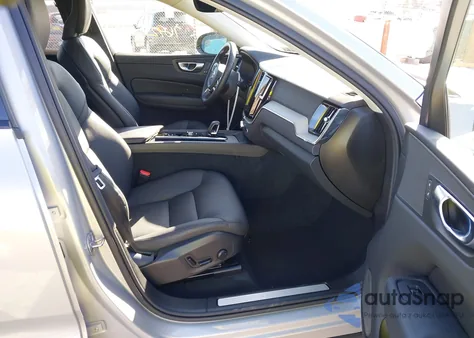 2025 Volvo Xc60 B5 Plus из США, поврежденный, VIN YV4M12RCXS1148495